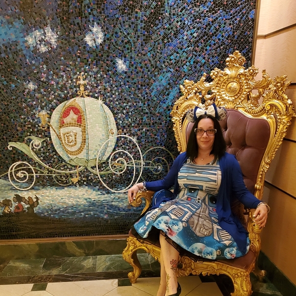 Meet your Host Posh-keteer Ambassador Starletto for nightly shows with Music - Picture 5 of 15